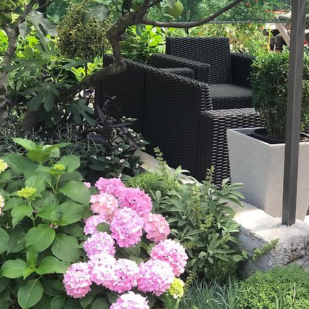 Holiday Home Orange Утеха Екстериор снимка