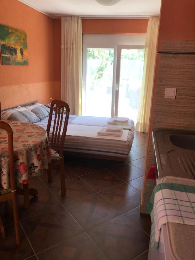 Holiday Home Orange Утеха Екстериор снимка