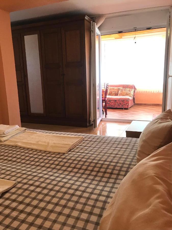 Holiday Home Orange Утеха Екстериор снимка