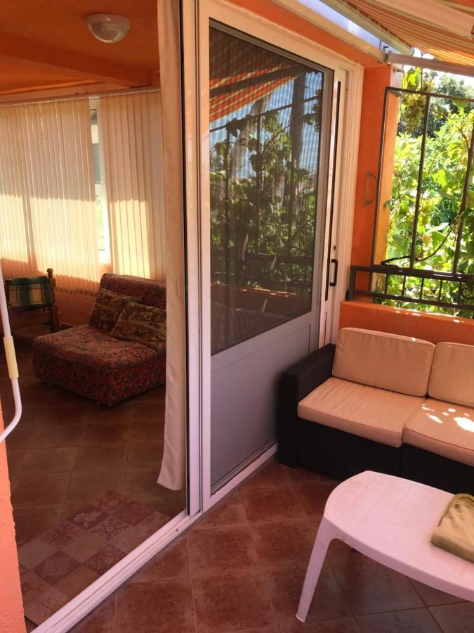 Holiday Home Orange Утеха Екстериор снимка