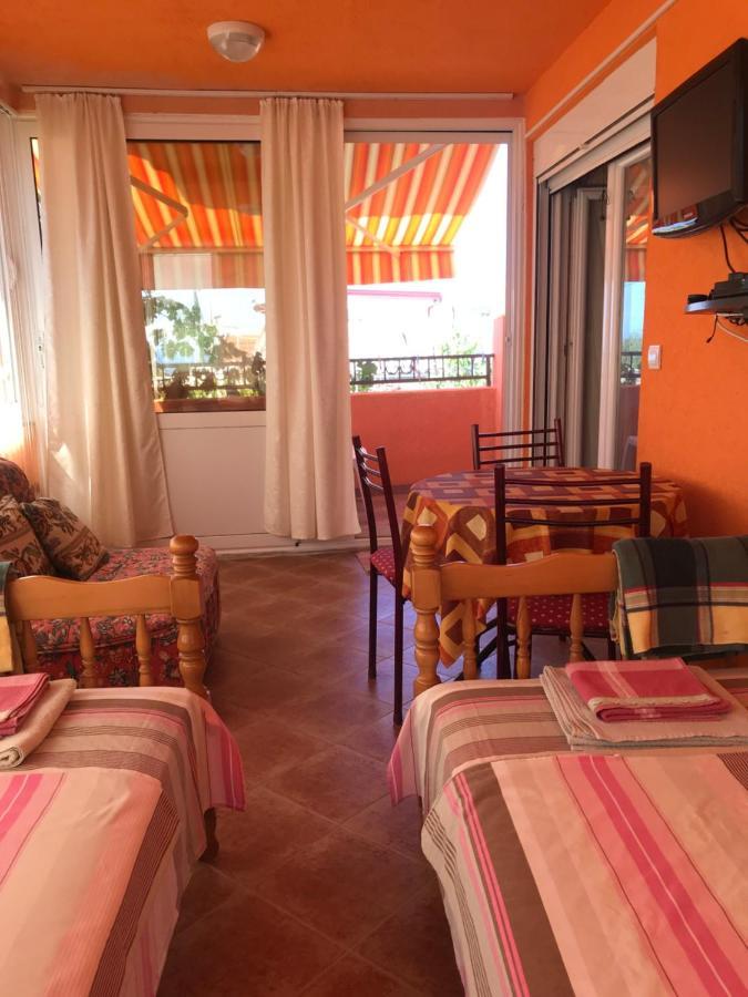 Holiday Home Orange Утеха Екстериор снимка
