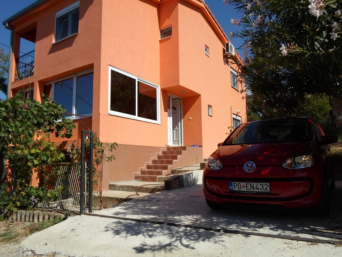 Holiday Home Orange Утеха Екстериор снимка