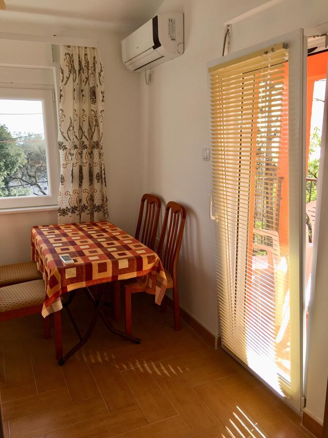 Holiday Home Orange Утеха Екстериор снимка