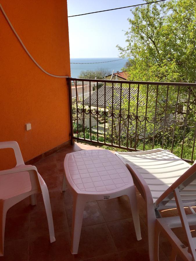 Holiday Home Orange Утеха Екстериор снимка