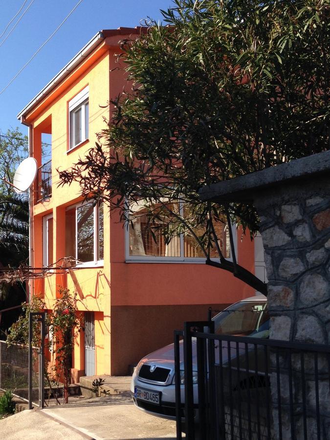 Holiday Home Orange Утеха Екстериор снимка
