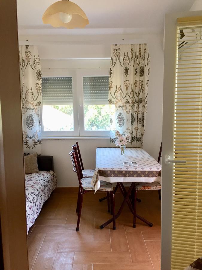 Holiday Home Orange Утеха Екстериор снимка