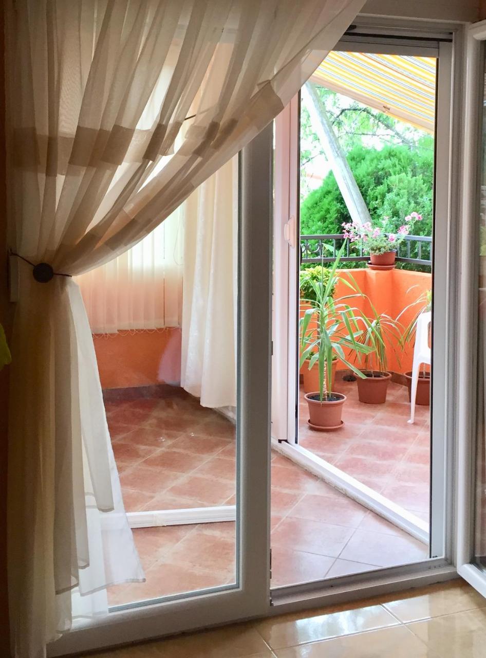 Holiday Home Orange Утеха Екстериор снимка