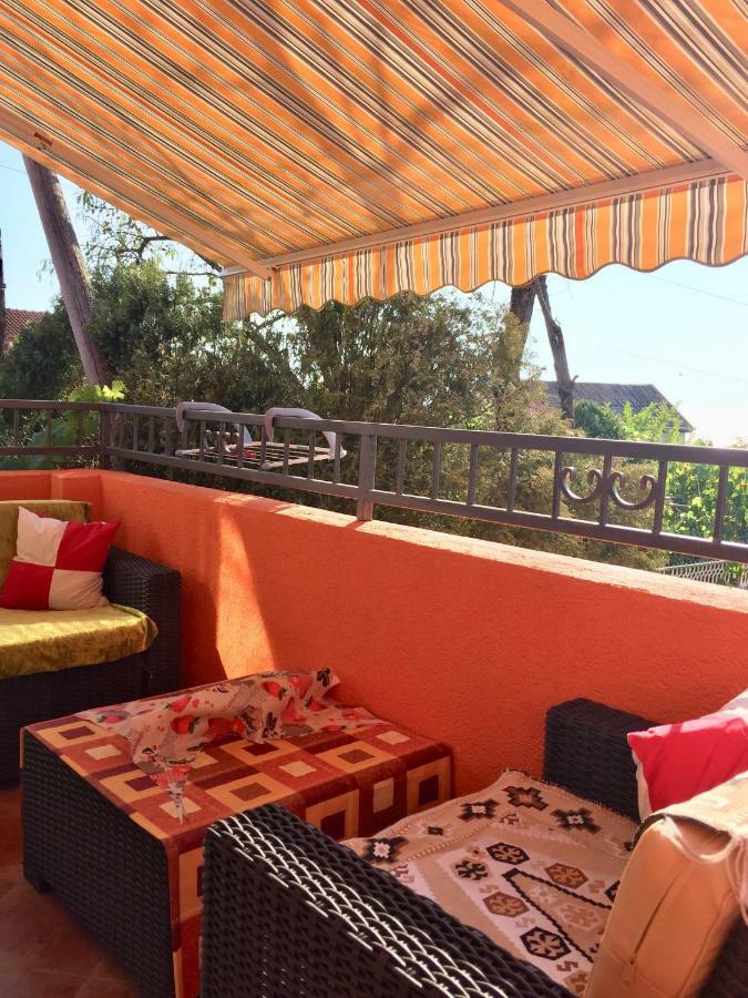 Holiday Home Orange Утеха Екстериор снимка