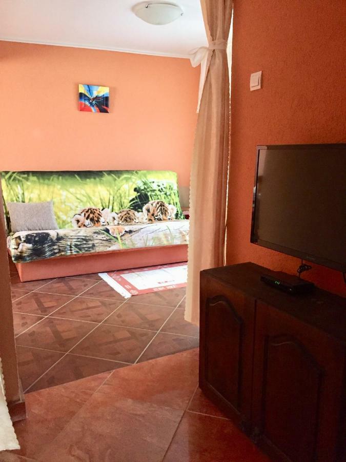 Holiday Home Orange Утеха Екстериор снимка