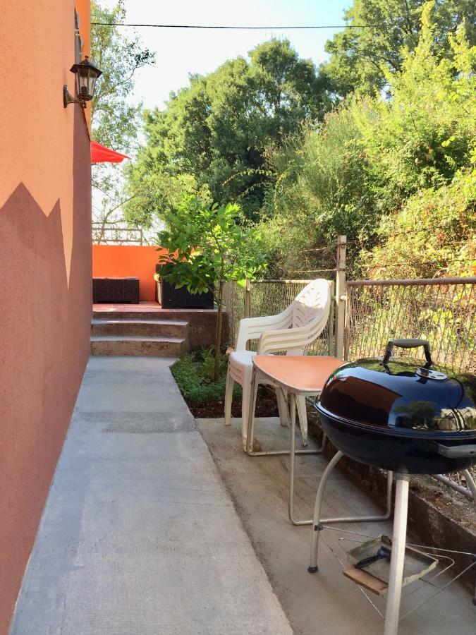 Holiday Home Orange Утеха Екстериор снимка